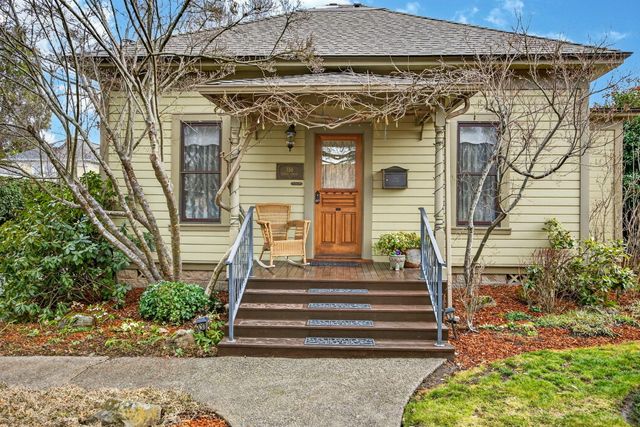 156 8th Street, Ashland, OR 97520