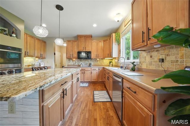 27 Carlton Lake Court, Wentzville, MO 63385