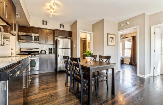 4136 W Palmer Street, Chicago, IL 60639