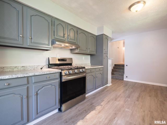 3808 N WALROUND Lane, Peoria, IL 61615