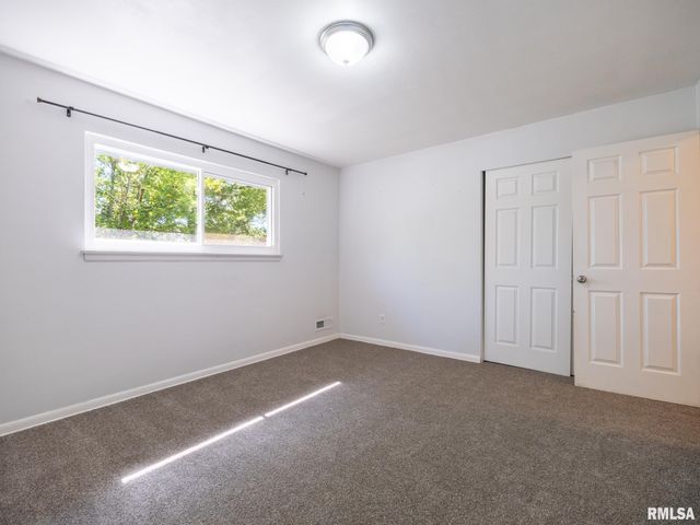 3808 N WALROUND Lane, Peoria, IL 61615
