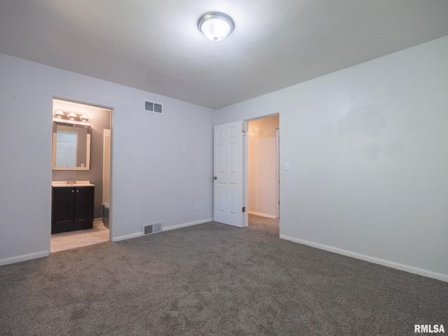 3808 N WALROUND Lane, Peoria, IL 61615