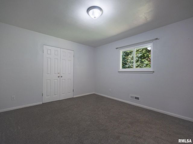 3808 N WALROUND Lane, Peoria, IL 61615