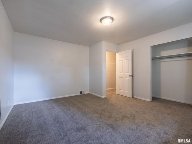 3808 N WALROUND Lane, Peoria, IL 61615