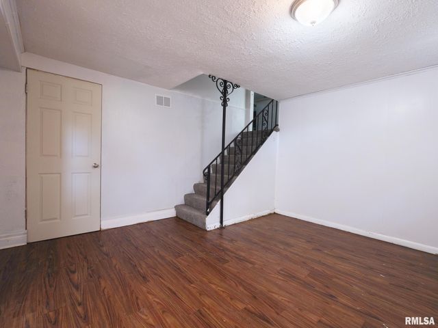 3808 N WALROUND Lane, Peoria, IL 61615