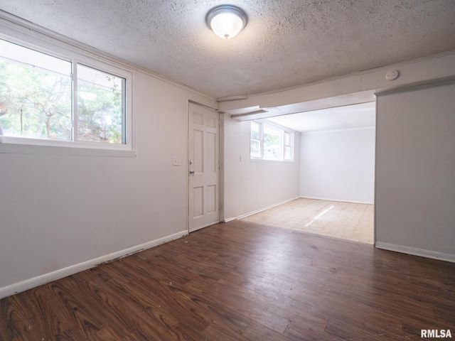 3808 N WALROUND Lane, Peoria, IL 61615