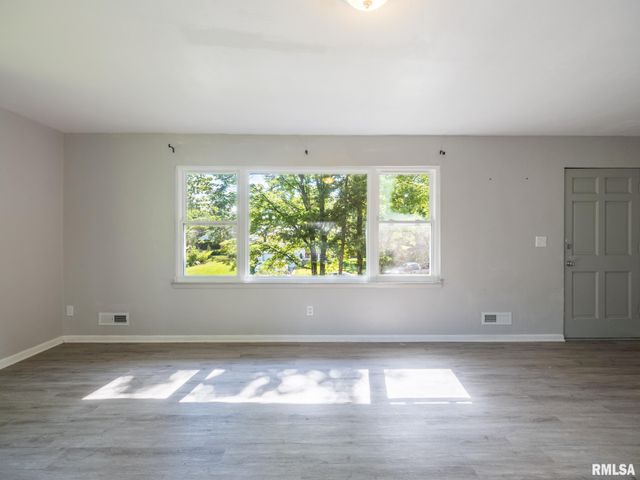 3808 N WALROUND Lane, Peoria, IL 61615