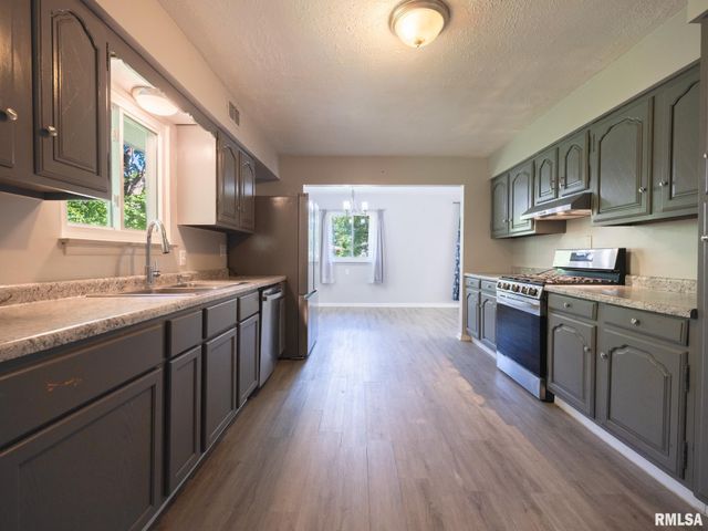 3808 N WALROUND Lane, Peoria, IL 61615