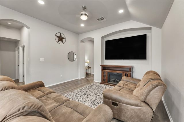 5130 Sagewood Drive, College Station, TX 77845