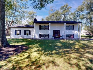 8375 E Wadora Circle NW, North Canton, OH 44720