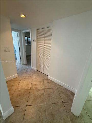 7720 Byron Ave 4, Miami Beach, FL 33141