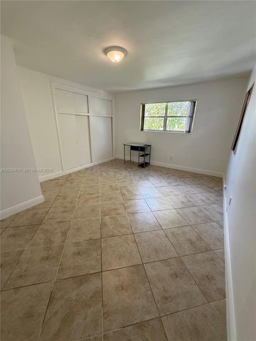 7720 Byron Ave 4, Miami Beach, FL 33141