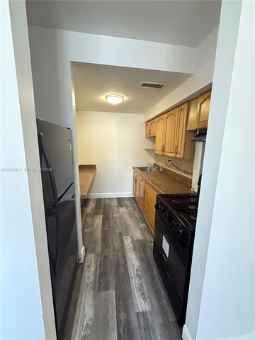 7720 Byron Ave 4, Miami Beach, FL 33141