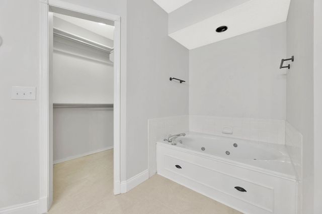 1323 N Montana St, Derby, KS 67037