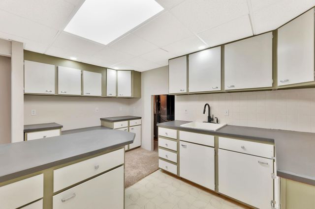 1323 N Montana St, Derby, KS 67037