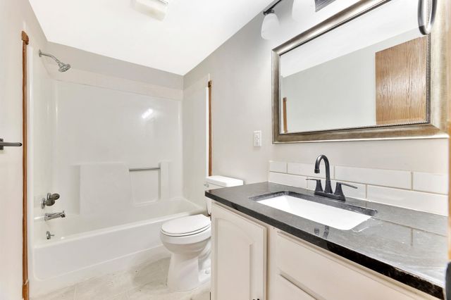 1323 N Montana St, Derby, KS 67037