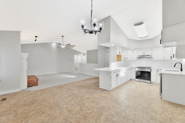 1323 N Montana St, Derby, KS 67037