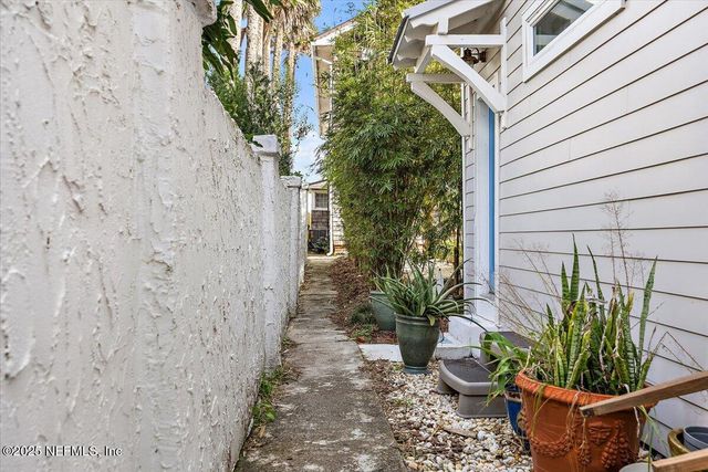 517 BEACH Avenue, Atlantic Beach, FL 32233