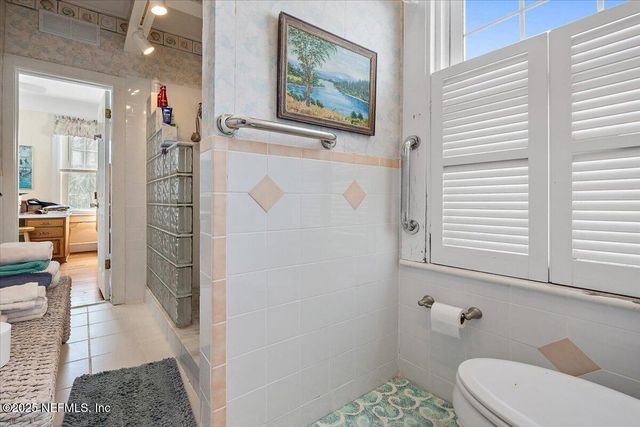 517 BEACH Avenue, Atlantic Beach, FL 32233