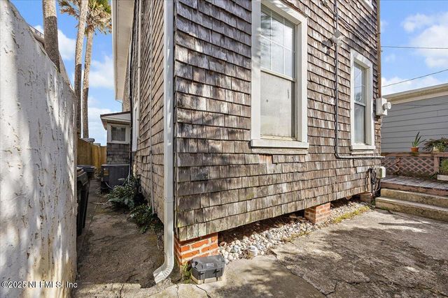 517 BEACH Avenue, Atlantic Beach, FL 32233