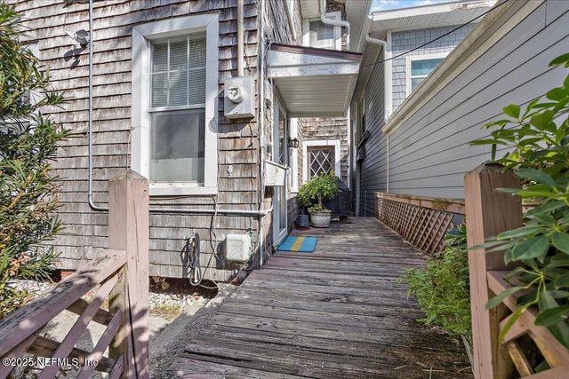 517 BEACH Avenue, Atlantic Beach, FL 32233