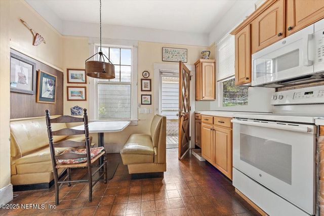 517 BEACH Avenue, Atlantic Beach, FL 32233