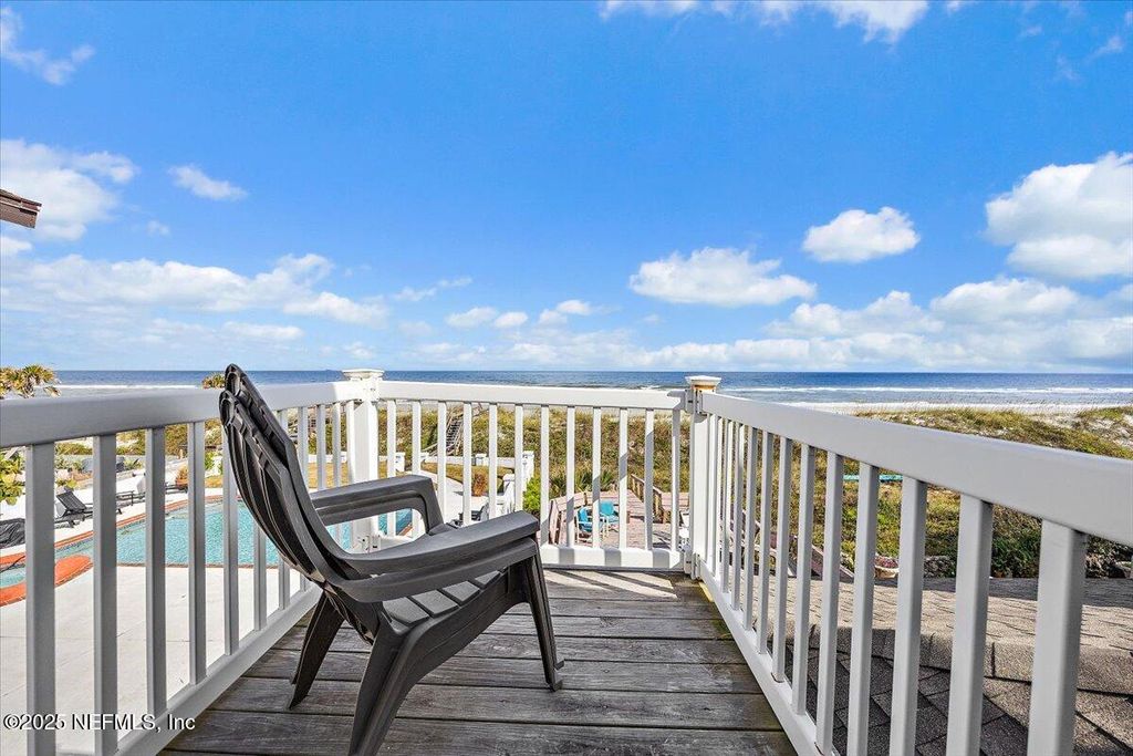 517 BEACH Avenue, Atlantic Beach, FL 32233