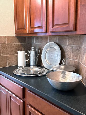 10512 Thoroughbred DR, Austin, TX 78748