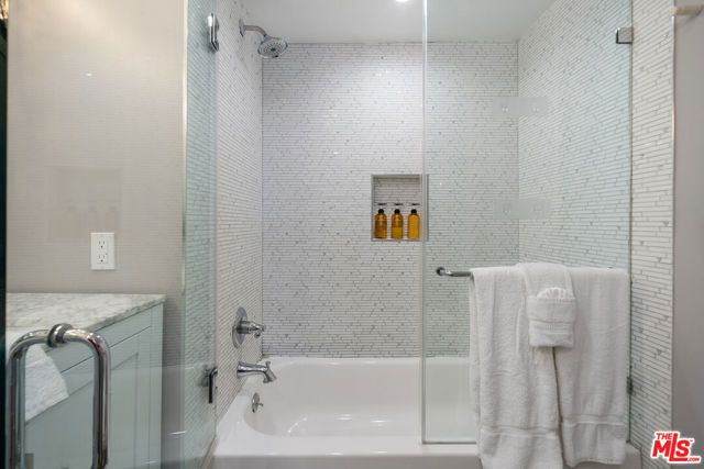 22711 MARGARITA Drive, Woodland Hills (los Angeles), CA 91364