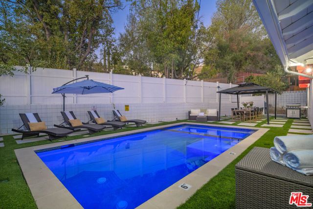 22711 MARGARITA Drive, Woodland Hills (los Angeles), CA 91364