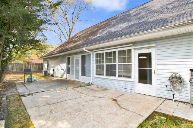 7800 Homestead Ln A, Pensacola, FL 32526