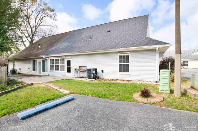 7800 Homestead Ln A, Pensacola, FL 32526