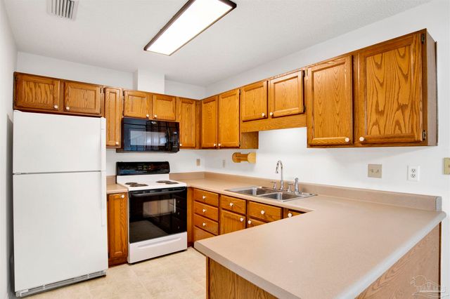 7800 Homestead Ln A, Pensacola, FL 32526