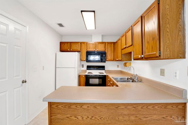 7800 Homestead Ln A, Pensacola, FL 32526