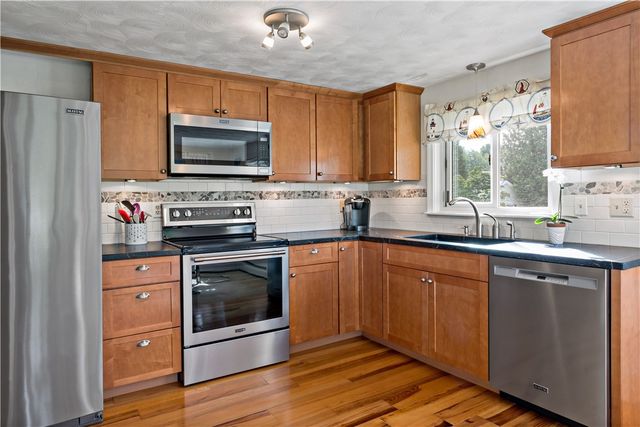 975 Anthony Road, Portsmouth, RI 02871