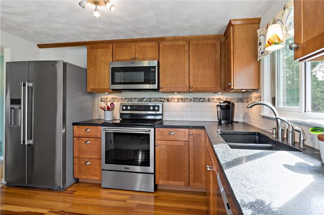 975 Anthony Road, Portsmouth, RI 02871