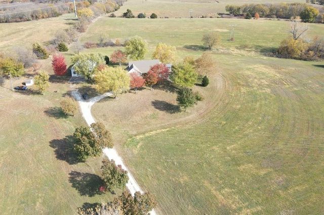 22745 S king Road, Weston, MO 64098