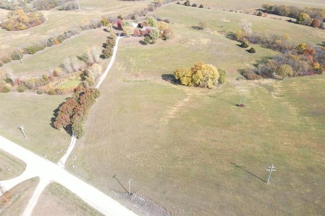 22745 S king Road, Weston, MO 64098