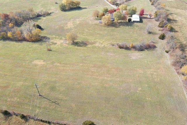 22745 S king Road, Weston, MO 64098