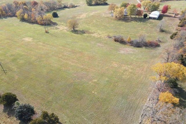 22745 S king Road, Weston, MO 64098