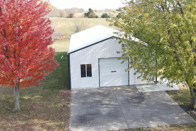 22745 S king Road, Weston, MO 64098