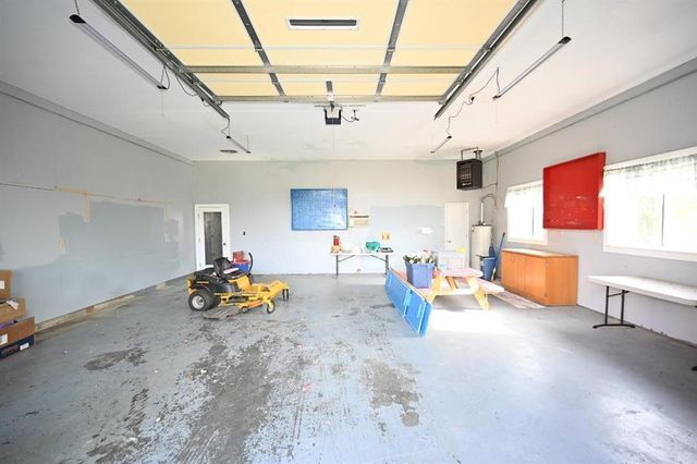 22745 S king Road, Weston, MO 64098