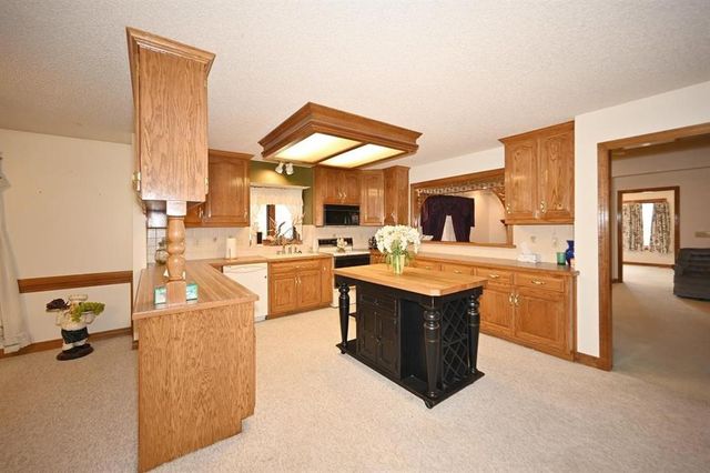 22745 S king Road, Weston, MO 64098