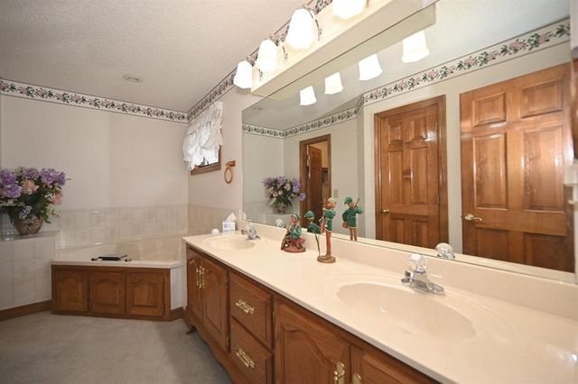 22745 S king Road, Weston, MO 64098