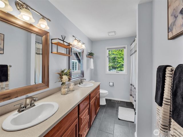 12914 182nd Ave NE, Redmond, WA 98052