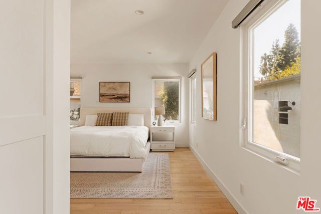 6448 Peach Avenue, Van Nuys (los Angeles), CA 91406