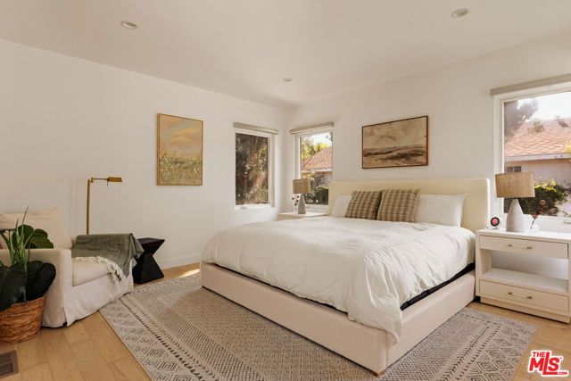 6448 Peach Avenue, Van Nuys (los Angeles), CA 91406