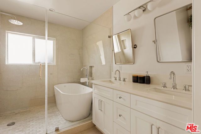 6448 Peach Avenue, Van Nuys (los Angeles), CA 91406