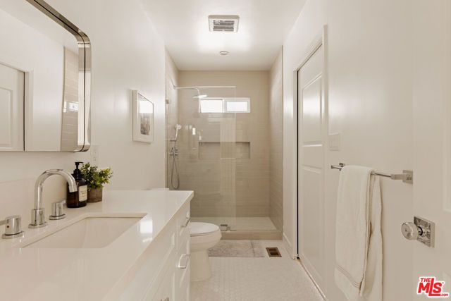 6448 Peach Avenue, Van Nuys (los Angeles), CA 91406