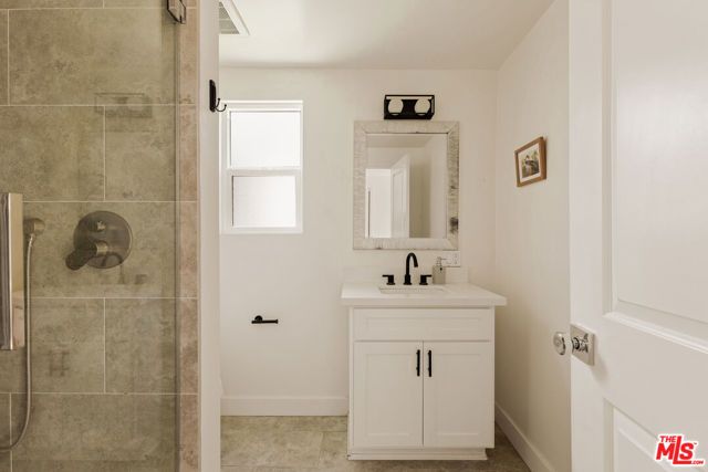 6448 Peach Avenue, Van Nuys (los Angeles), CA 91406